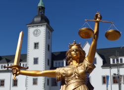 Trotz Medienkampagne: Abwahl des ersten Beigeordneten Holger Reuter gescheitert.