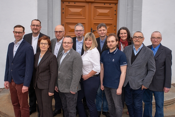 Im Bild von links nach rechts: Markus Gehrke, Michael Junghans, Angela Wagner, Ronny Mildner, Andreas Krause, Marko Winter, Carmen Morgenstern, Mathias Stahl, David Schubert, Tina Schmidt, Hermann Frenzel, Volker Schubert