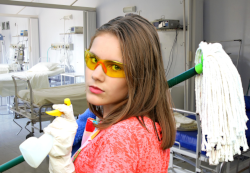 Symbolbild: Jenny* geht an die Arbeit